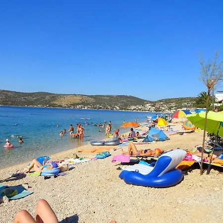 A2 - Apt W Terrace Just 3 Min Walk To The Beach شقة روغوزنيكا