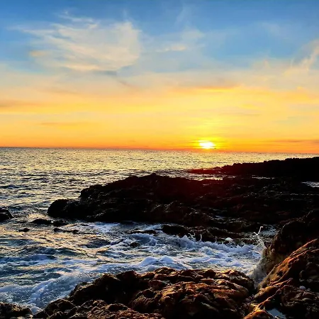 A2 - Apt W Terrace Just 3 Min Walk To The Beach شقة روغوزنيكا
