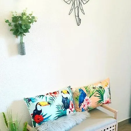 A2 - Apt W Terrace Just 3 Min Walk To The Beach