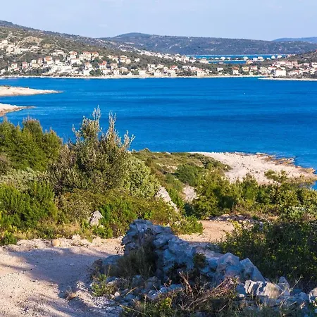A2 - Apt W Terrace Just 3 Min Walk To The Beach